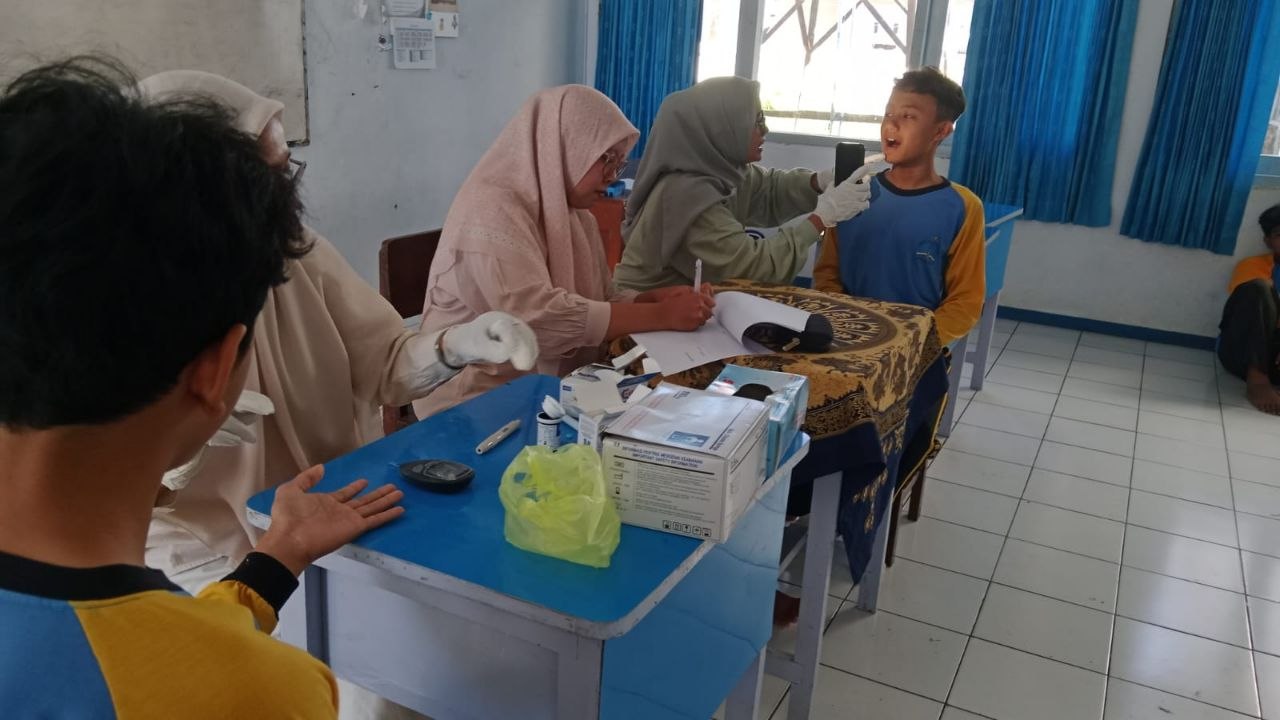Menjaga Kesehatan, Mendukung Tumbuh Kembang: SMPIT Al-Istiqomah Ikuti PKG dan Imunisasi HPV
